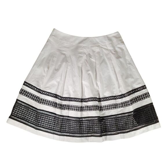 TalbotsāEmbroideredāPleatedĀ SkirtāSzā2P - Picture 2 of 8